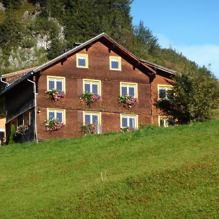 Haus Moosbrugger شقة